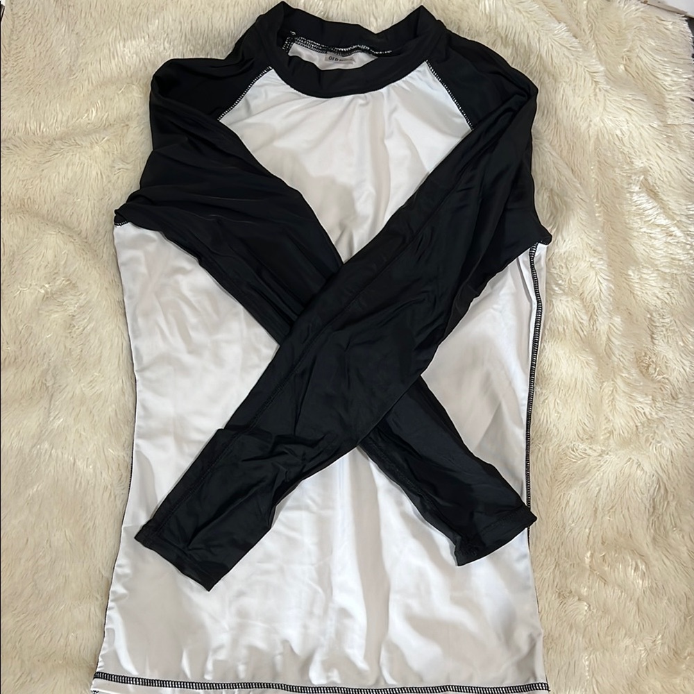 Old Navy Black and White Long Sleeve Rashguard (EUC)